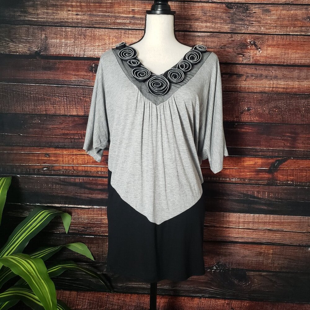 Ginger G Tunic Top M/L Zipper 3D Bow Gray Black